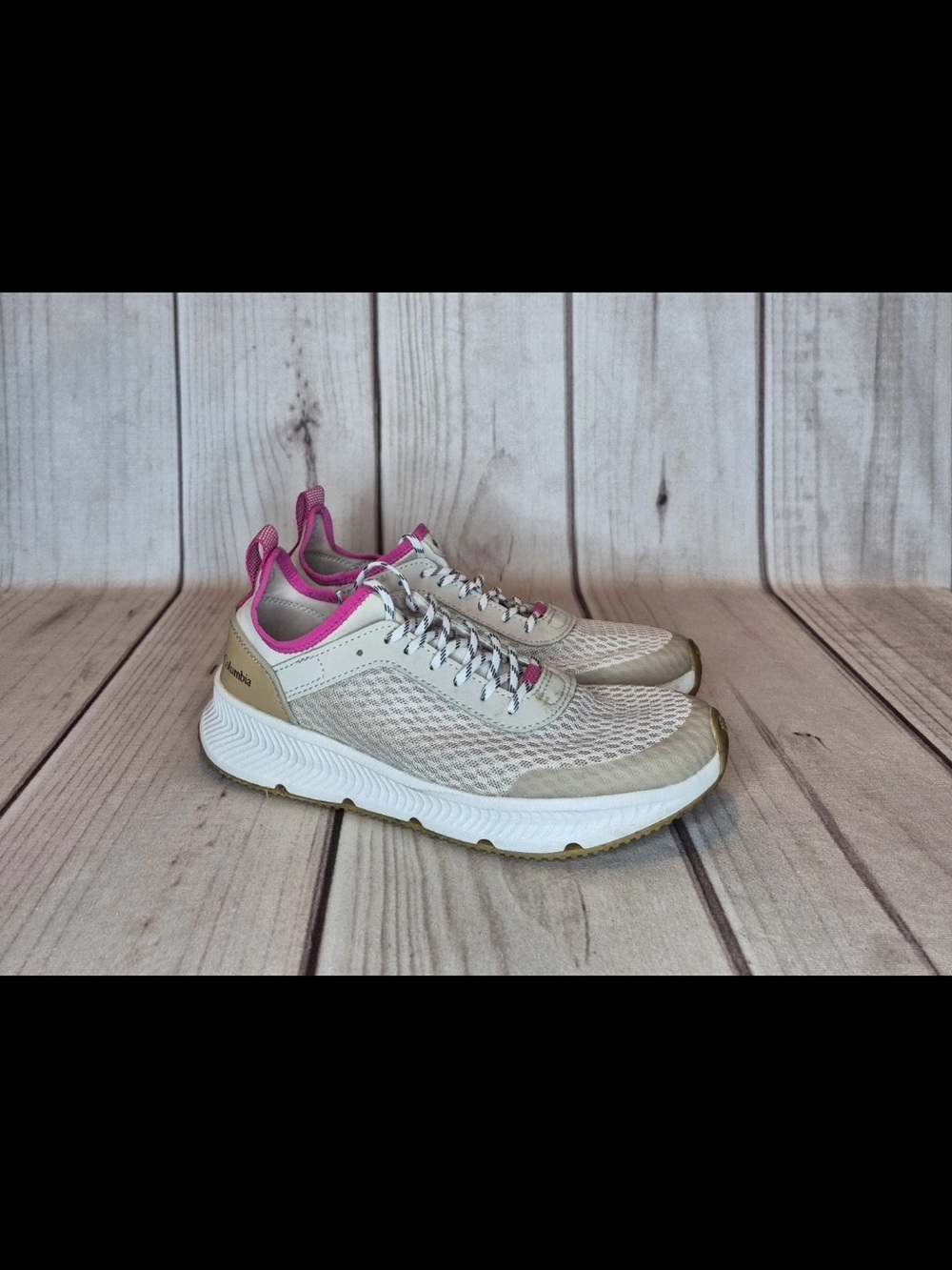 Columbia Women's Size 9 Breathable Beige Light Weight Athletic Shoes